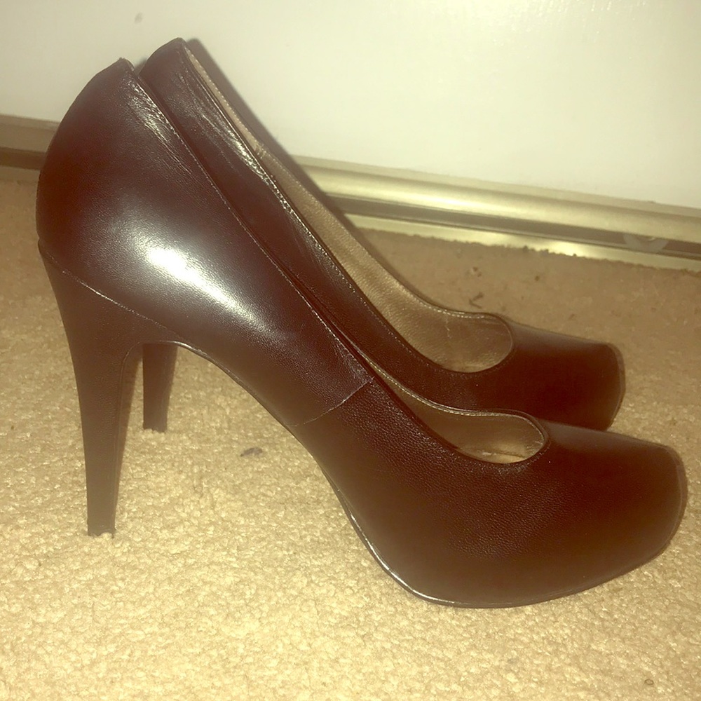 Black leather pumps